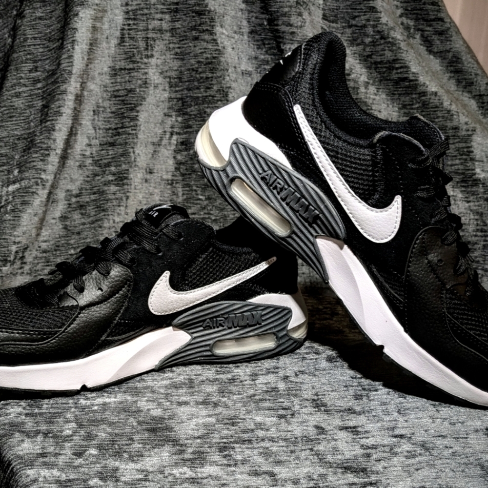 ***NWOB***Nike Air Max Excee women's size 7.5